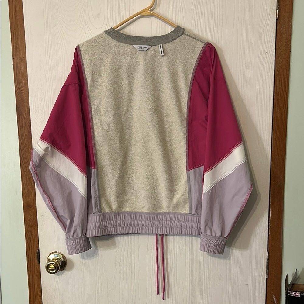Peloton Gray and Pink Women's Pullover Size Medium - Picture 9 of 9